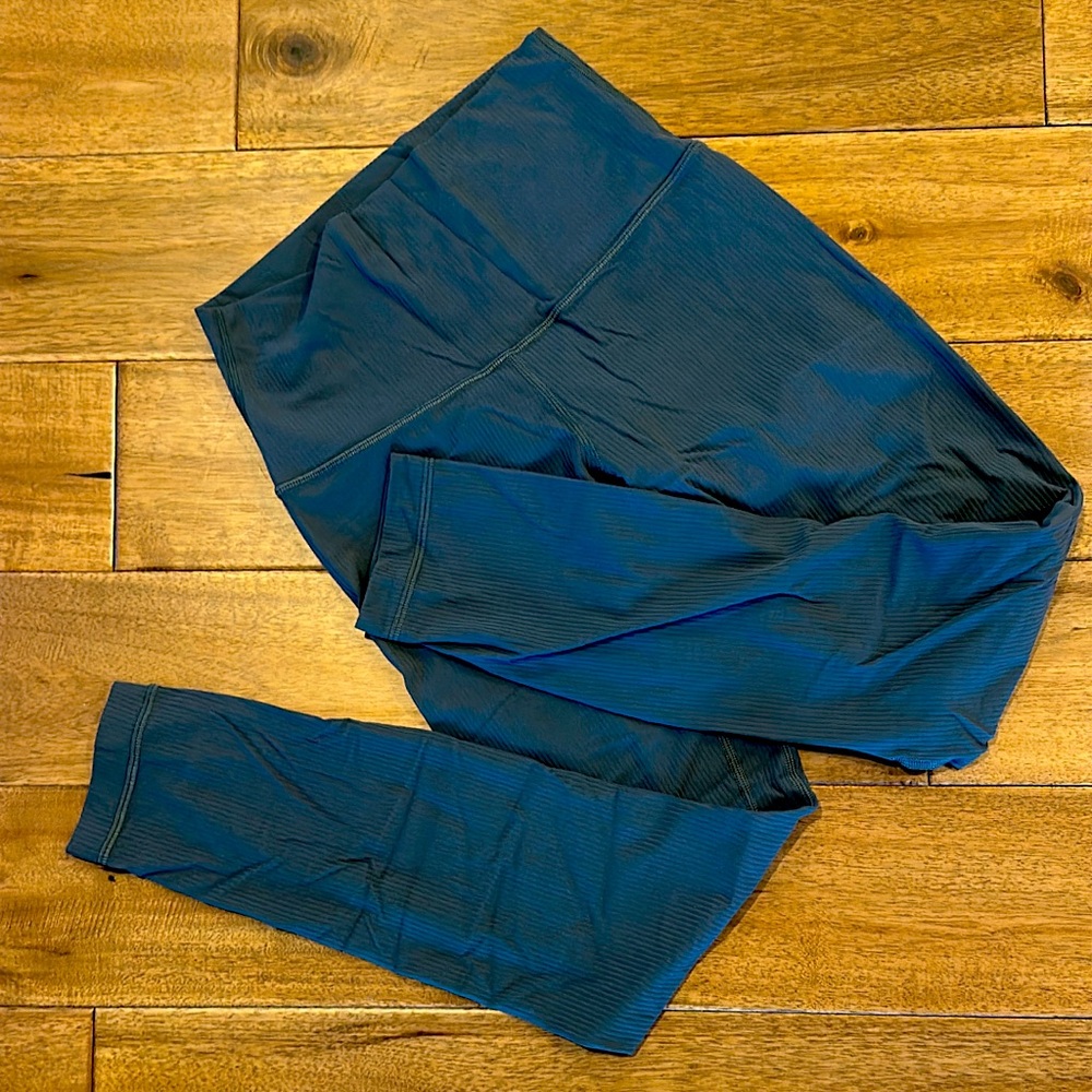 lululemon Align size 4 ribbed greenish 25”